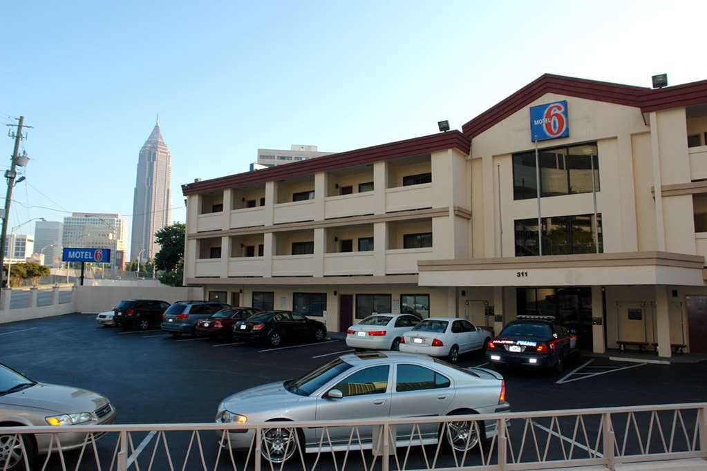 亚特兰大市中心6号汽车旅馆 外观 照片