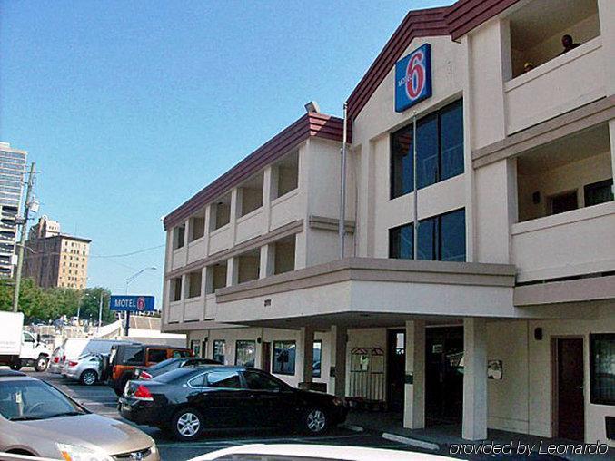 亚特兰大市中心6号汽车旅馆 外观 照片