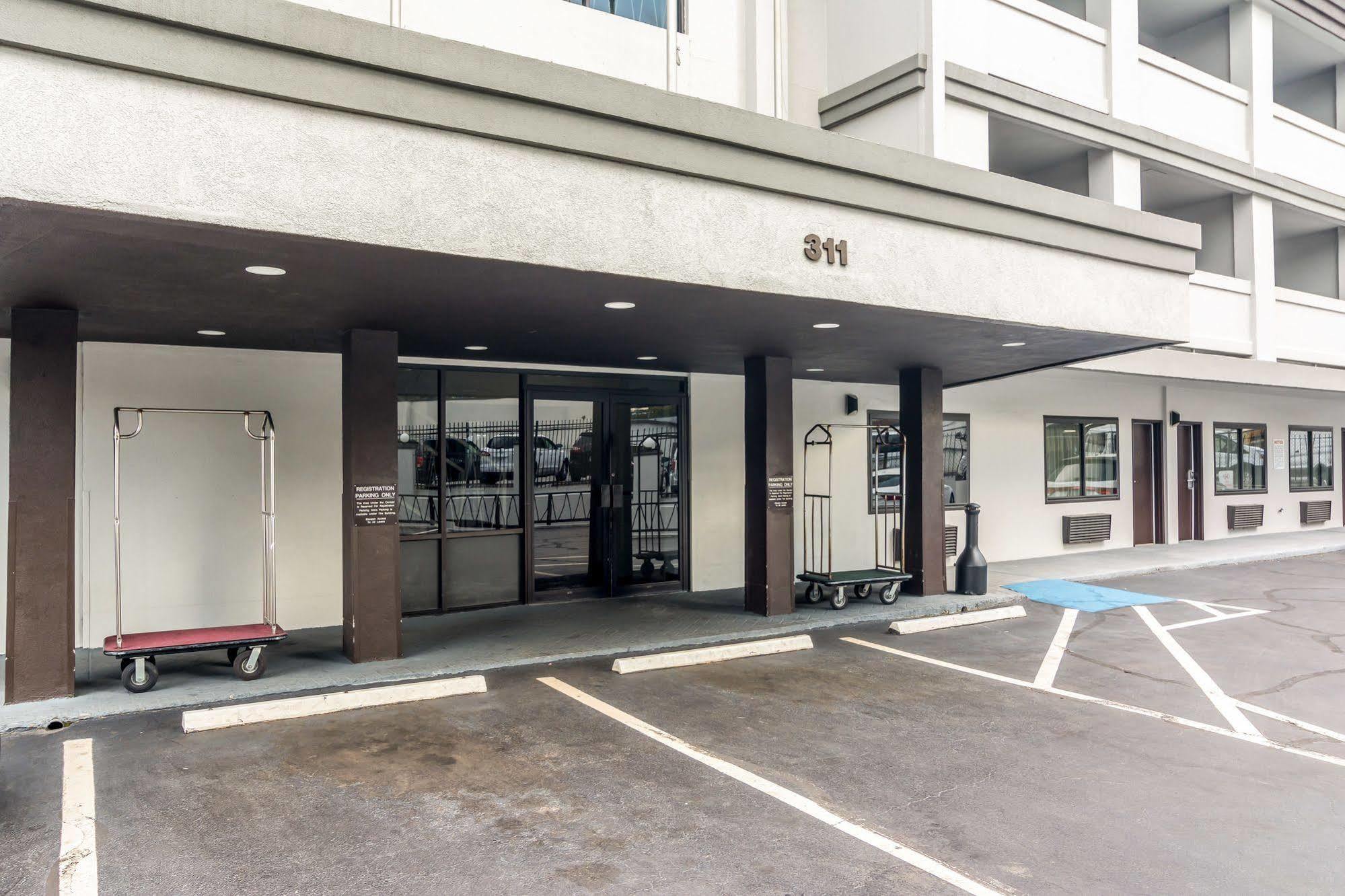 亚特兰大市中心6号汽车旅馆 外观 照片