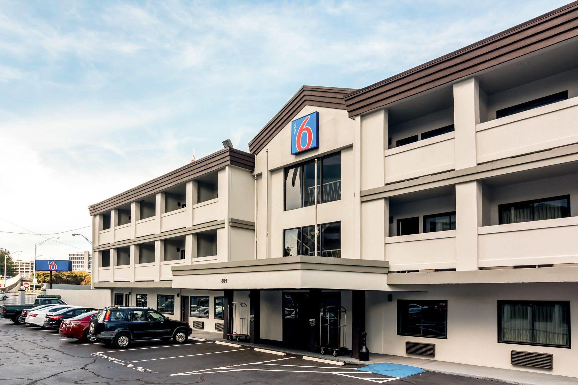 亚特兰大市中心6号汽车旅馆 外观 照片